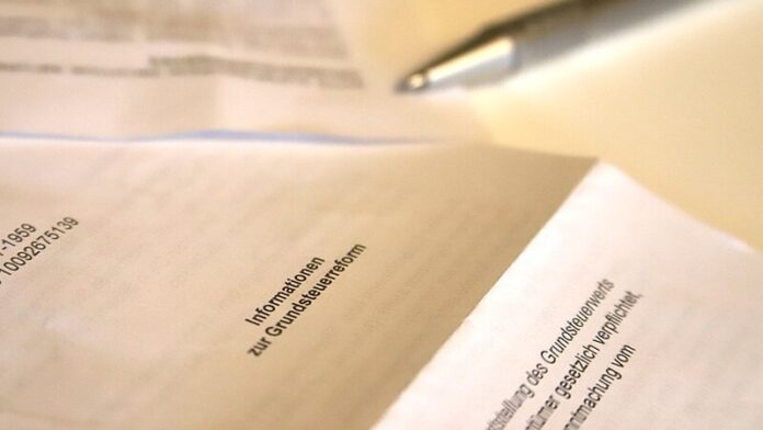 Mit einem Informationsschreiben haben die NRW-Finanzämter Bürgerinnen und Bürger auf die Abgabe der Grundsteuer-Feststellungserklärung hingewiesen. Foto: Volkmann