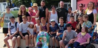 Kurze Hosen, T-Shirts, teilweise Baseballmützen - das Outfit der "Kids" passte zum sonnigen Wetter. Foto: Verein