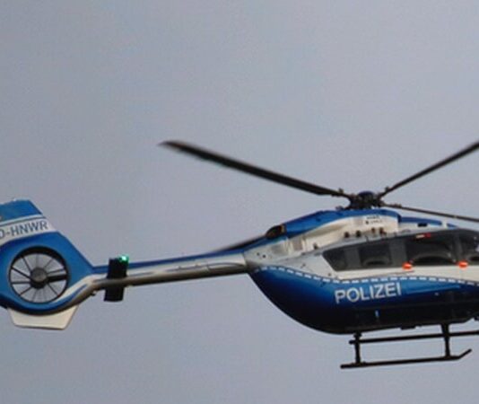 Ein Polizeihubschrauber in der Luft. Foto: Volkmann