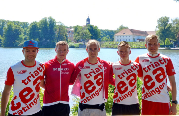 Christopher Reiß, Daniel Schäffkes, Lennard Böge, Jan Baumgarten und Alexander Gossmann vom Bundesliga-Team des TTR 08. Foto: TTR