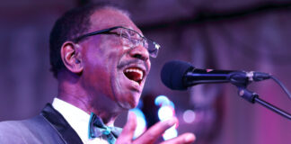 In der bluesgetränkten Stimme von Tommie Harris liegen heute 80 Jahre gelebte Jazzgeschichte. Foto: Hilmar Brunow