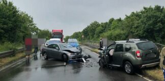 Die Auto prallten nahezu frontal gegeneinander. Foto: Polizei