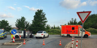 Im Einmündungsbereich Bergische Straße / Ratinger Straße kam es am frühen Mittwochmorgen zu einem Verkehrsunfall. Foto: Polizei