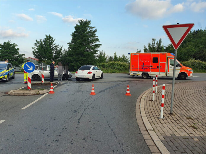 Unfallörtlichkeitbearbeitet Im Einmündungsbereich Bergische Straße / Ratinger Straße kam es am frühen Mittwochmorgen zu einem Verkehrsunfall. Foto: Polizei