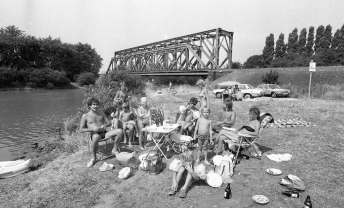 Ein Foto aus dem Jahr 1983 zeigt eine Sommer-Szene am Rhein-Herne-Kanal. Foto: ISG