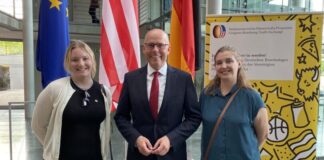Im Mai besuchten zwei von Peter Beyers Paten im Rahmen des Parlamentarischen Patenschafts-Programm den Deutschen Bundestag. Fotorechte: Peter Beyer
