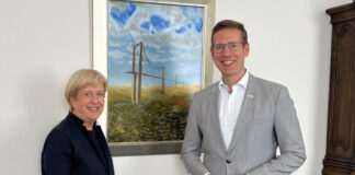 Erkraths Bürgermeister Christoph Schultz empfing die Landtagsabgeordnete Elisabeth Müller-Witt im Rathaus zum Antrittsbesuch. Foto: Stadt Erkrath