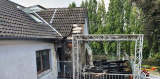 Am Mittwochvormittag kam es zu einem Brandausbruch auf dem Balkon eines Zweifamilienhauses an der Kapellenstraße in Monheim am Rhein. Foto: Polizei