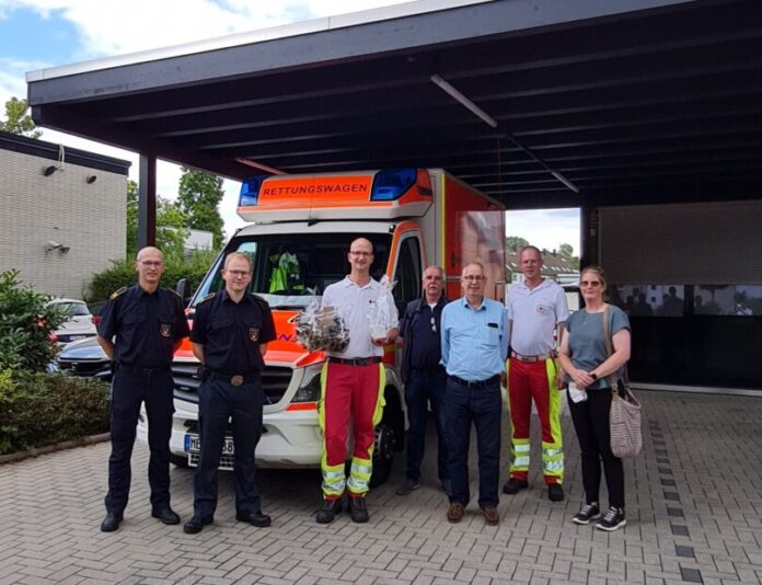 Verabschieden Dirk Löffler (mitte): René Schubert, David Marten, Heiko Breidenbach, Holger Kirchmann, Thorsten Winking, Melanie Sander Foto: FW Ratingen