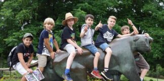 Die jungen Ratinger im Skulpturenpark in Essen. Foto: Baaske