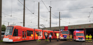 Die Rheinbahn schickt die Feuerwehr-Bahn auf die Schienen. Foto: Rheinbahn
