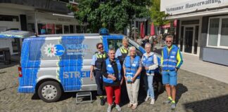 Die Bezirksdienstbeamtinnen Silke Stephan und Michaela Jordan laden - gemeinsam mit den Mettmanner ASS!en. Foto: Polizei