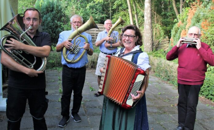 Die Bayrischen Landsleute machen traditionelle Musik für Blasinstrumente und Akkordeon. Foto: Verein