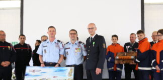 Vertreter der Feuerwehren Maubeuge und Le Quesnoy bei der Feier. Foto: Feuerwehr Ratingen