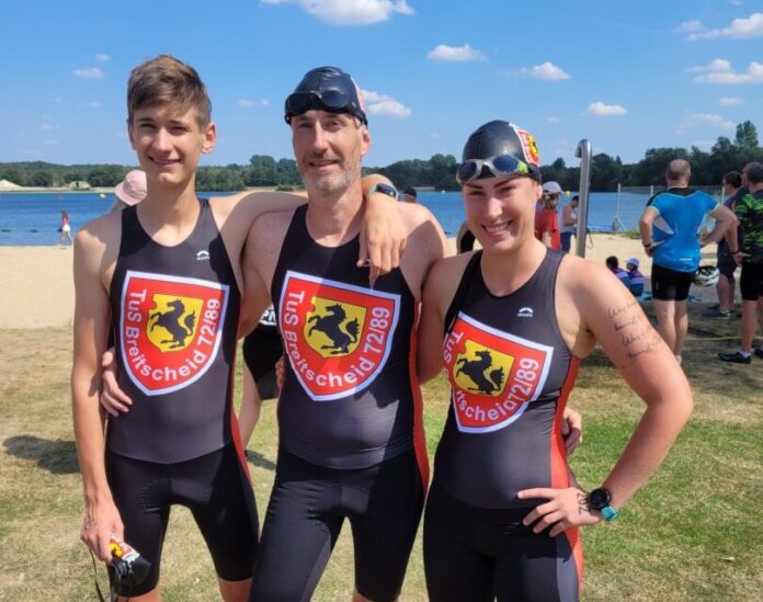 Die Breitscheider Triathleten vor dem Start: Max Zielke, Armin Zielke, Chantal Gobrecht. Es fehlt Malte Ifang. Foto: TuS Breitscheid