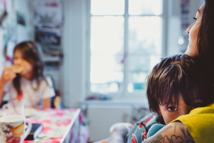 Ein-Eltern-Familien haben strukturell bedingt einen erschwerten Zugang zu passender Rechtsberatung, so die Stiftung. Foto: Simona Dietiker/Stiftung Alltagsheld:innen