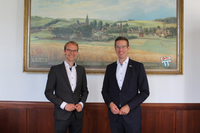 Erkraths Bürgermeister Christoph Schultz empfing den Landtagsabgeordneten Christian Untrieser zum politischen Austausch im Rathaus. Foto: Stadt Erkrath
