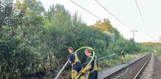 Einsatzkräfte bei der Brandbekämpfung. Foto: Feuerwehr Essen
