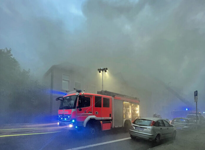 Der bei dem Wohnungsbrand am Samstagabend schwerst verletzt geborgene 57-Jährige verstarb am Sonntag. Foto: Polizei
