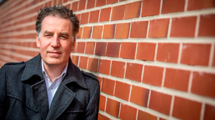 Der Ratinger Autor Christopher Tefert. Foto: Thorsten Kahle