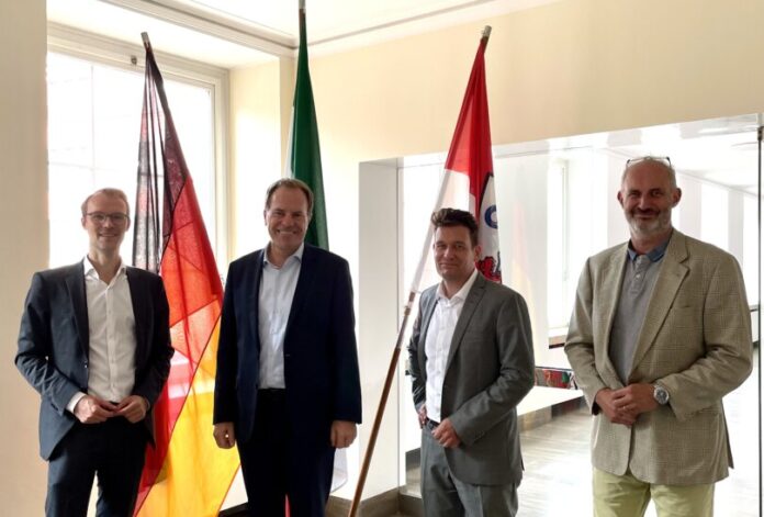 Die Expertenrunde um erneuerbare Energien fand im Rathaus statt. Foto: Büro Untrieser