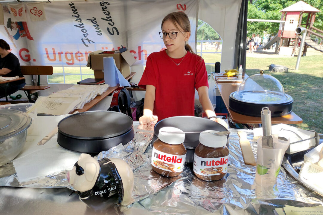Kinderprinzessin Marie Schulz am Crêpes-Stand. Foto: privat