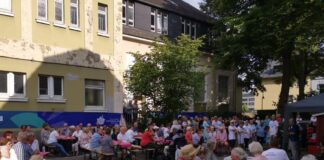 Kulinarisches und Gesellschaft gab es beim Sommerfest der BSG Ratingen. Foto: Verein