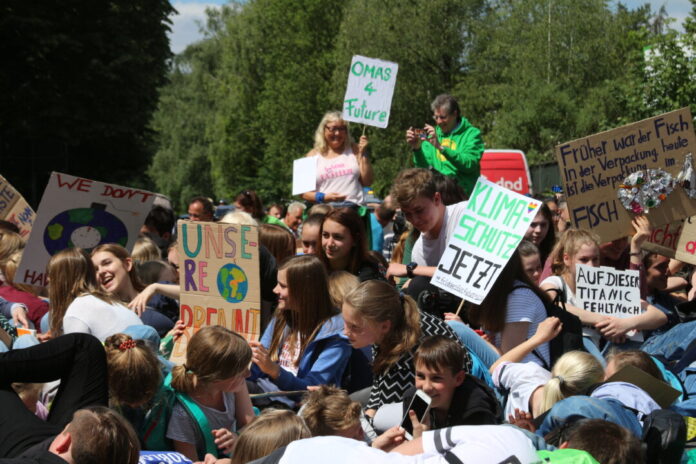 Die Wülfrather Ortsgruppe von Fridays for Future hatte bereits in der Vergangenheit durch Aktionen auf die Klimasituation aufmerksam gemacht. Foto: Volkmann/Archiv