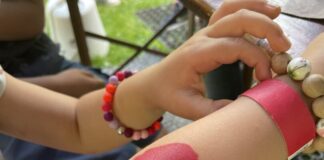 Steinzeitliche "Tattoos" konnten sich Kinder anfertigen lassen. Foto: Neanderthal-Museum