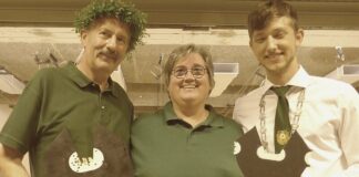 König Hartmut I. und Königin Anja I. mit Prinz Marco Rebien (r.). Foto: Schützenverein