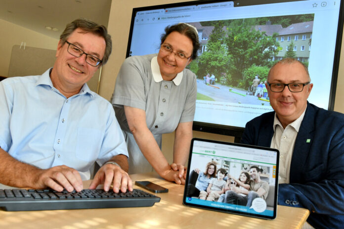 An der Bleibergquelle gibt es jetzt schnelles Internet für alle Endgeräte - Markus Berg, Schwester Astrid Duske und Martin Kaczor haben das erfolgreich abgeschlossene Projekt vorgestellt. Foto: Mathias Kehren