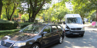 An der Dieselstraße in Ratingen kam es am Donnerstagmittag zu einem Auffahrunfall bei der ein 53-Jährige verletzt wurde. Foto: Polizei