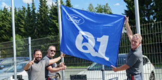 Stolz hissten Witte-Mitarbeiter die Q1-Flagge. Foto: Witte Automotive