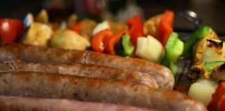 Unter anderem gibt es auf dem Sommerfest Leckeres vom Grill. Foto: pixabay