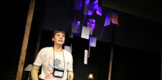 Trixi Strobel (Oskar) in "Extrem laut und unglaublich nah" nach dem Roman von Jonathan Safran Foer. Foto: Birgit Hupfeld
