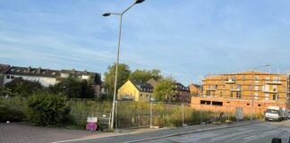 Unter dieser Brachfläche soll die künftige Tiefgarage entlang der Wallstraße entstehen. Foto: CDU-Fraktion Ratingen