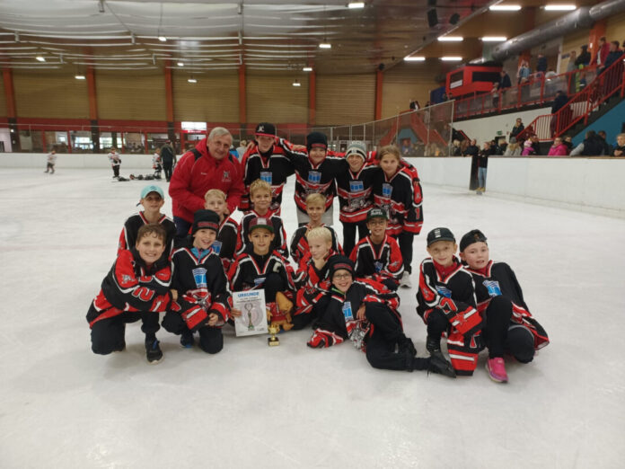 Die U11 der Ratinger Ice Aliens beim Turnier in Troisdorf. Foto: Ice Aliens