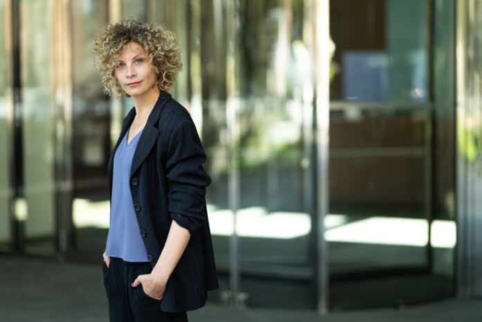 Anna Schäfer spielt in Velbert-Langenberg. Foto: Kulturloewen/Lars Laion