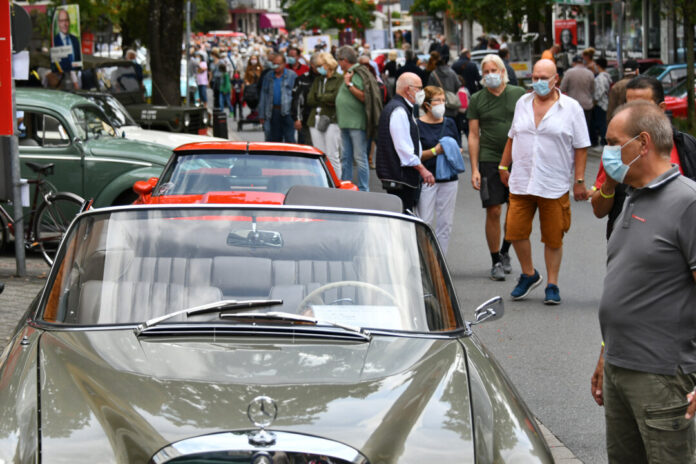 Beim Oldtimertreffen am Sonntag in Heiligenhaus bleiben die Geschäfte zu. Archivfoto: Mathias Kehren