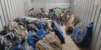 Die Polizei stellte 15 mutmaßlich entwendete Fahrräder sicher. Foto: Polizei