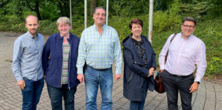 Jan Pfeifer (Stellv. Vorsitzender), Marleen Greeven (Kassiererin), Toni Nezi (Vorsitzender), Ulrike Haase (Vorsitzende) und Jörg Schintze (Schriftführer). Foto: SPD