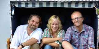 Sie läuten im November die Vorweihnachtszeit ein: Schauspielerin Dorkas Kiefer mit Hannes Johannsen und Lutz Strenger. Foto: Verein