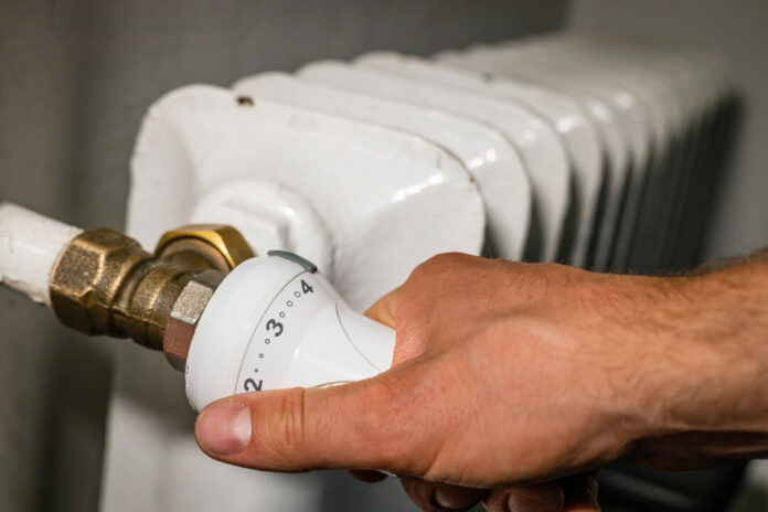 Auch in öffentlichen Gebäuden lässt sich durch Sanierungen Energie sparen. Foto: IG BAU/Tobias Seifert