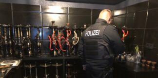 Die Polizei kontrollierte gemeinsam mit dem Zoll und dem Ordnungsamt vier Shisha-Bars in Hilden. Foto: Polizei