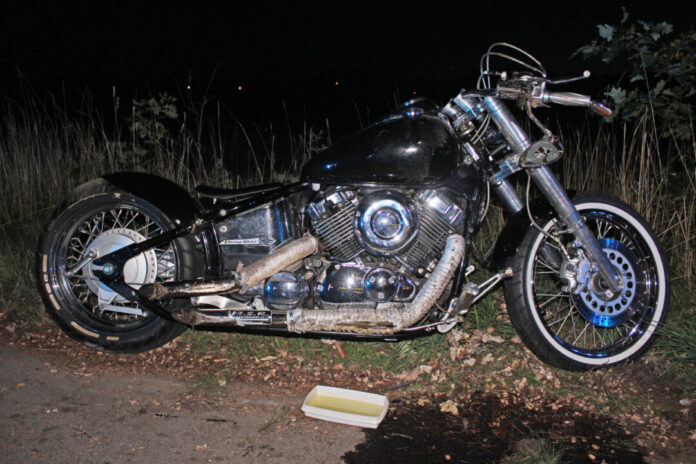 Das Motorrad wurde erheblich beschädigt und war nicht mehr fahrbereit. Foto: Polizei