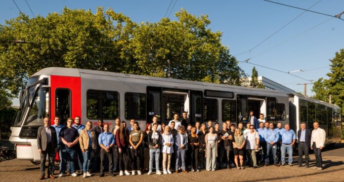 Viele Azubis starten bei der Rheinbahn - die Übernahmequote liegt laut Unternehmen bei nahezu 100 Prozent. Foto: Rheinbahn