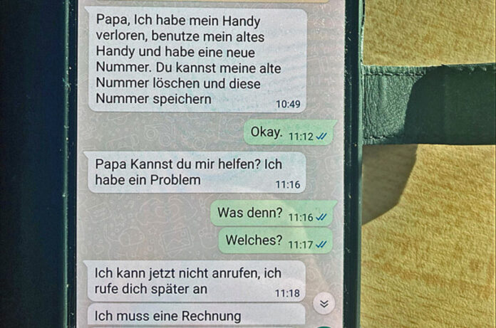 Ein Senior hat eine betrügerische WhatsApp-Nachricht bekommen. Foto: Polizei/Symbolbild