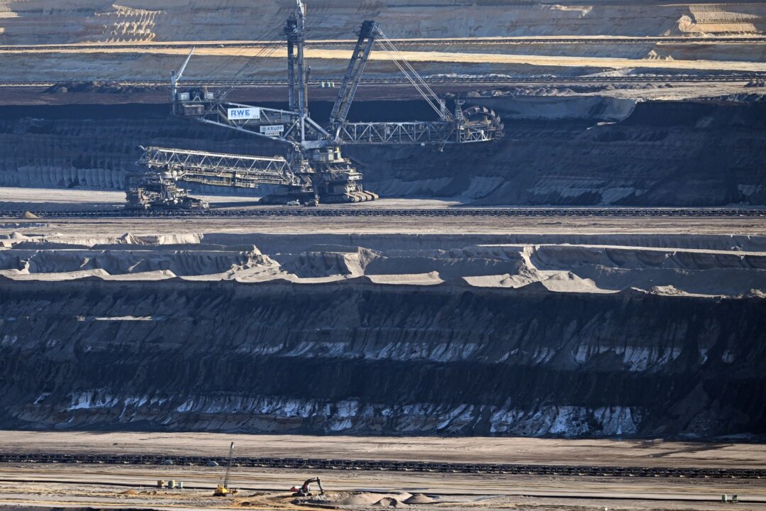 Braunkohletagebau Garzweiler Ein Schaufelradbagger arbeitet im Braunkohletagebau Garzweiler.