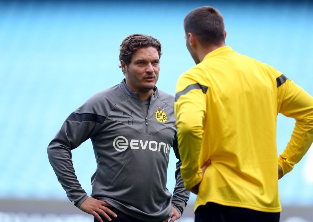 BVB-Coach Terzic Edin Terzic (l) während einer Trainingseinheit im Etihad Stadion.