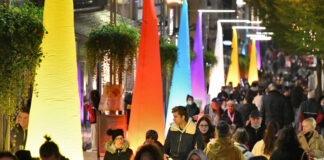 Shopping und Lichtkunst locken immer viele Besucherinnen und Besucher nach Velbert. Archivfoto: Mathias Kehren